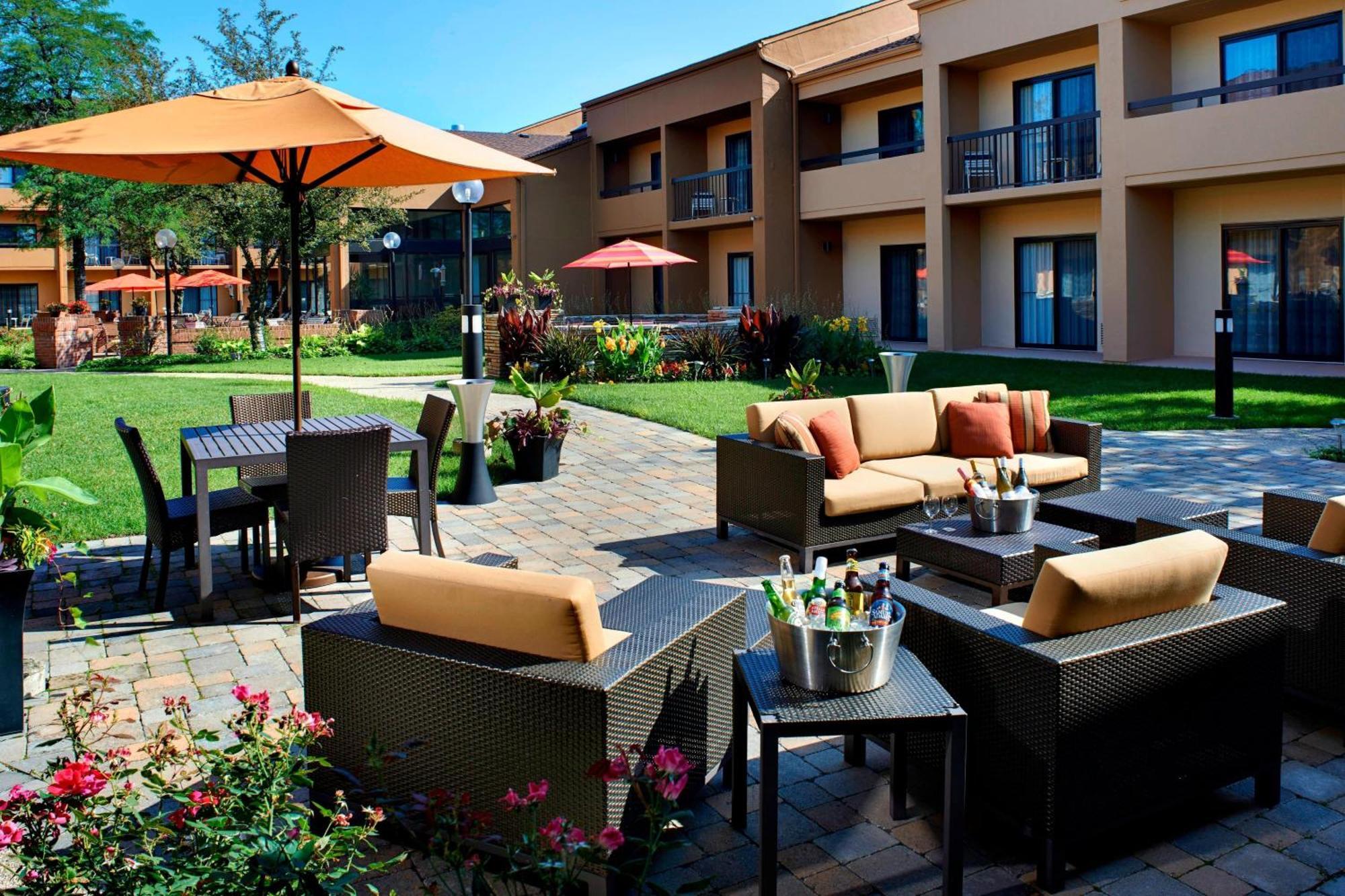 Courtyard By Marriott Chicago Naperville Exteriör bild