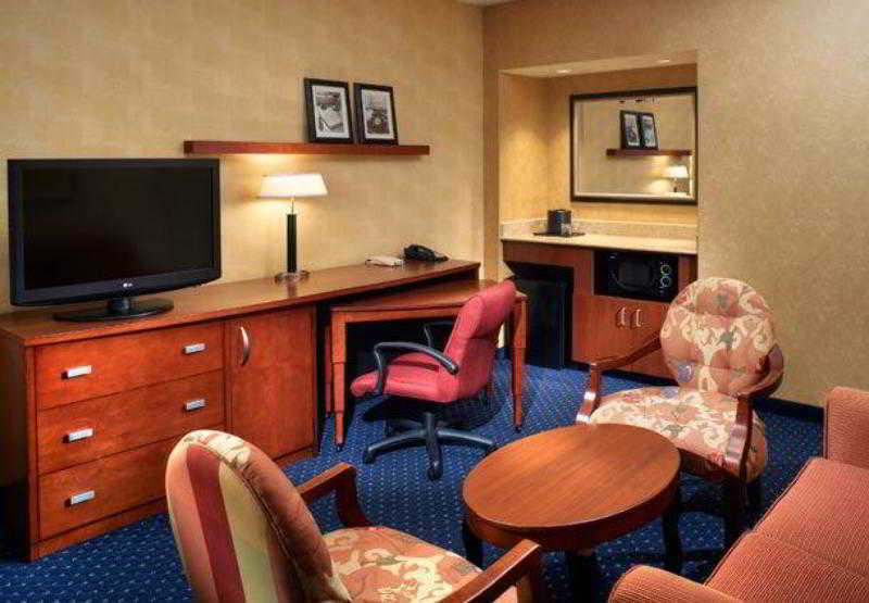 Courtyard By Marriott Chicago Naperville Exteriör bild